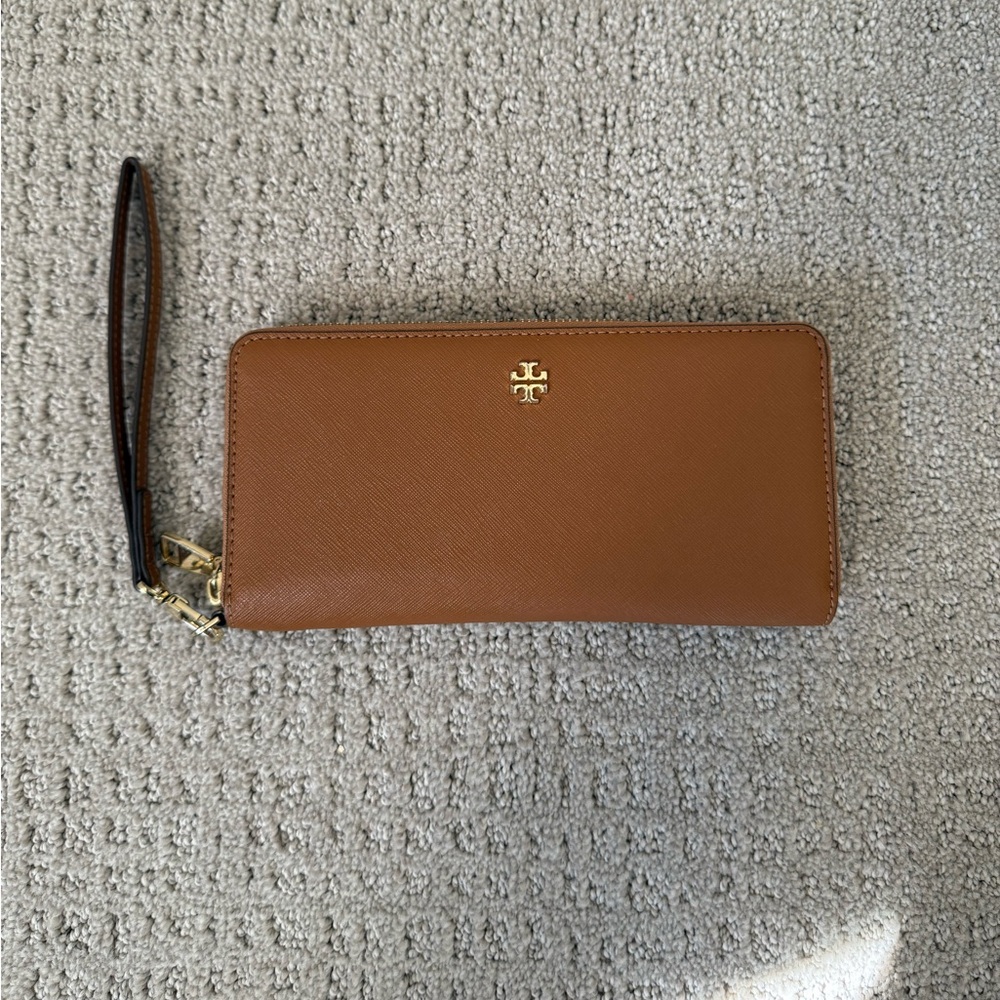 Tory Burch Zippy Wallet with Wristlet